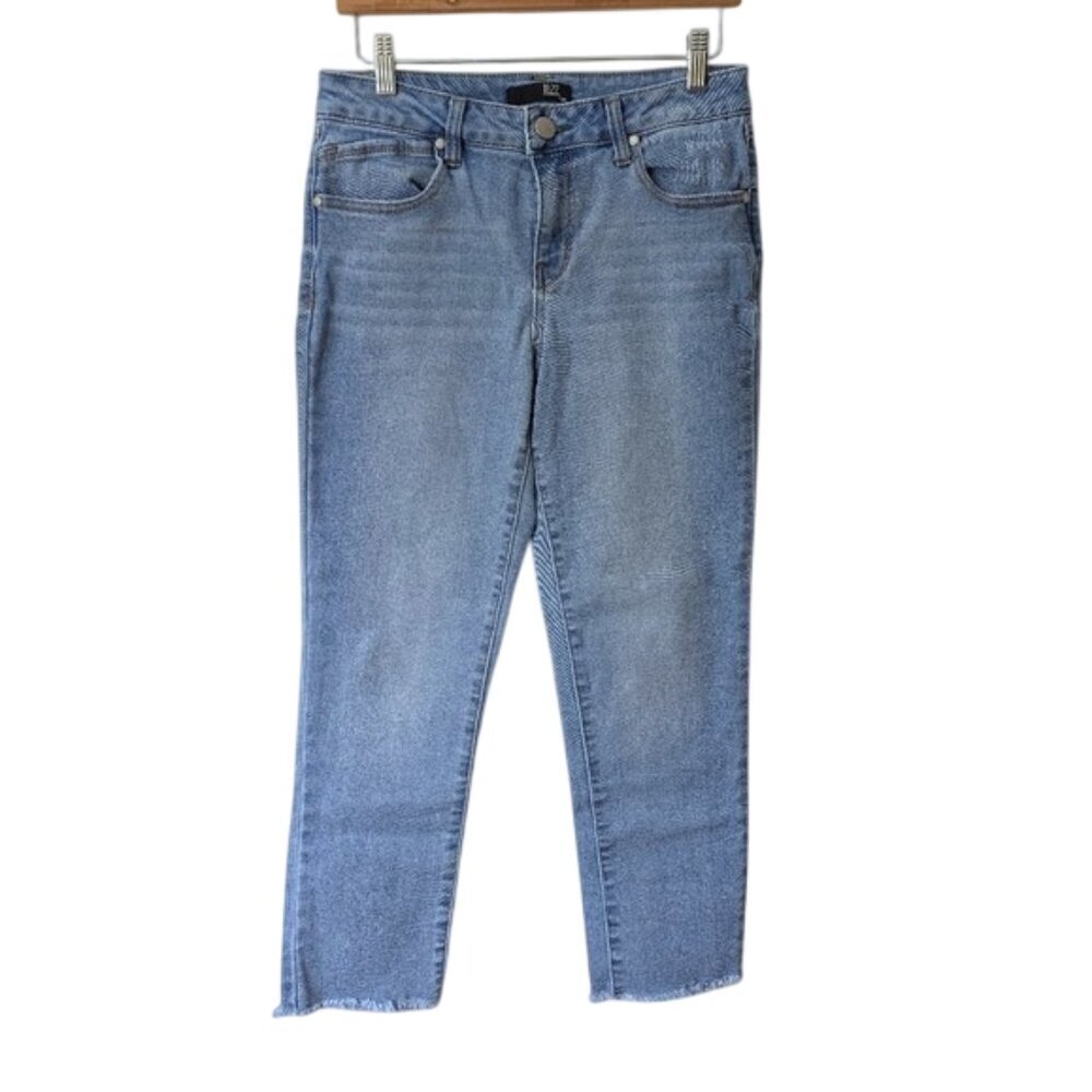 Like New1822 Denim Women's Distressed Frayed‎ Hem Jeans Light Blue Size 8